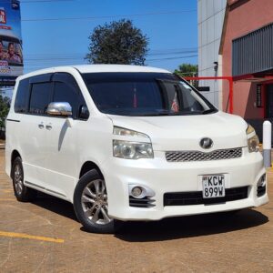 Toyota Voxy 2011